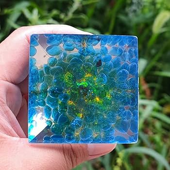 Amazon.co.jp: 水晶玉 三角形 インテリア 樹脂飾り 水晶球 8cm
